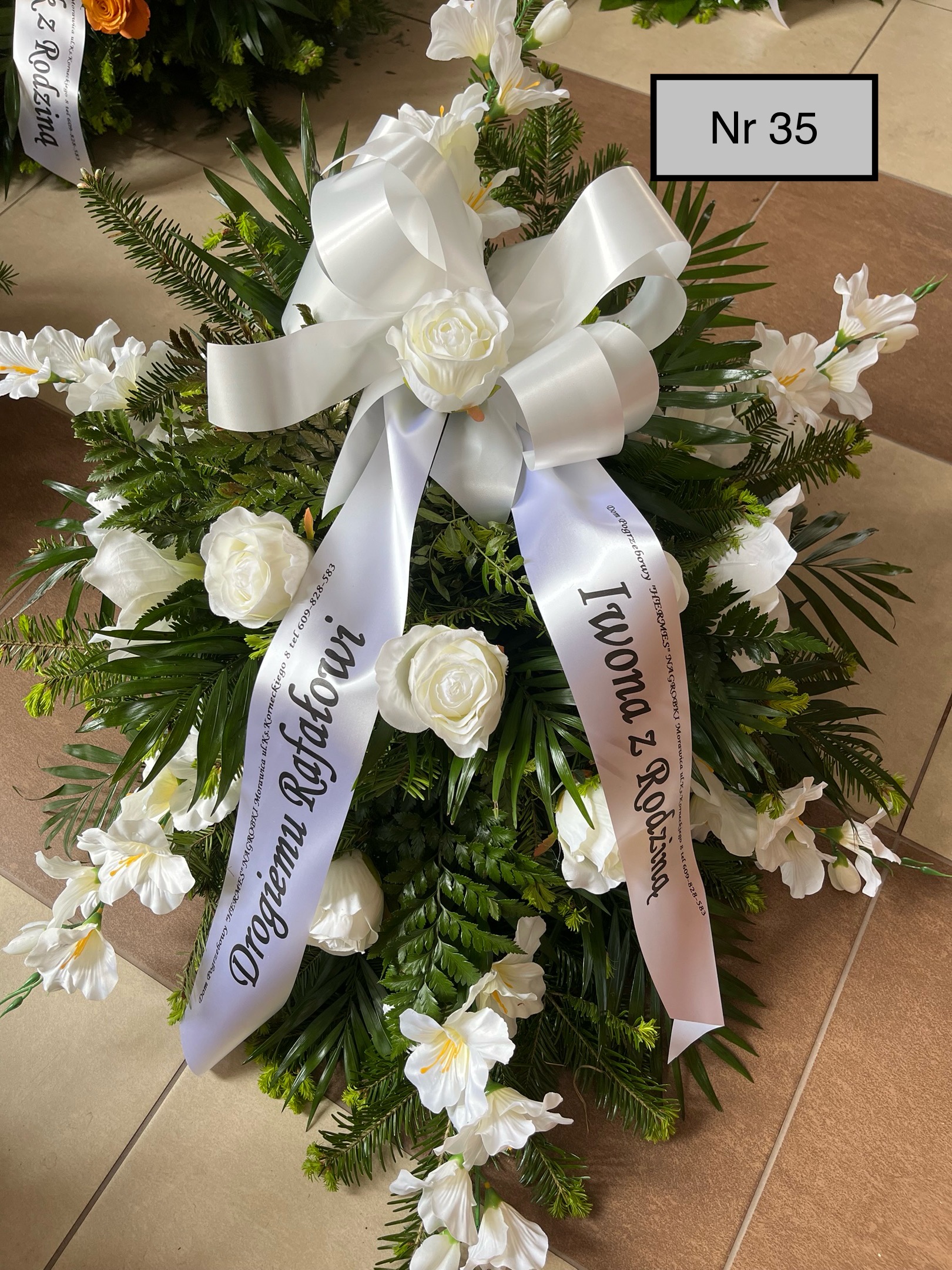 Wiązanki z<br /><span>kwiatów sztucznych</span>